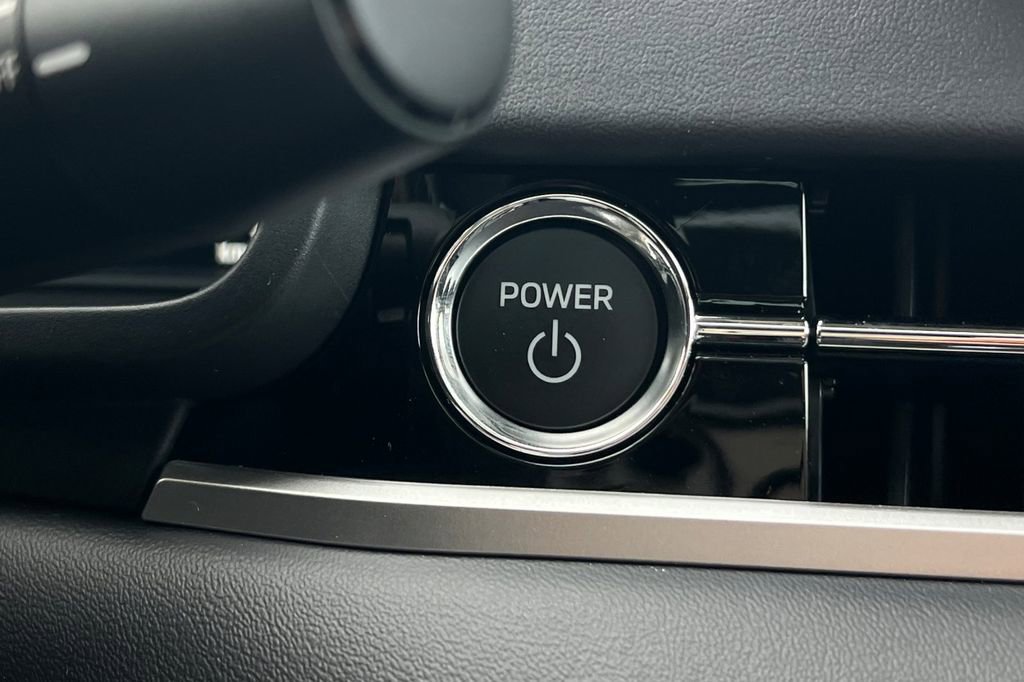 New 2025 Mitsubishi Outlander SE image 24