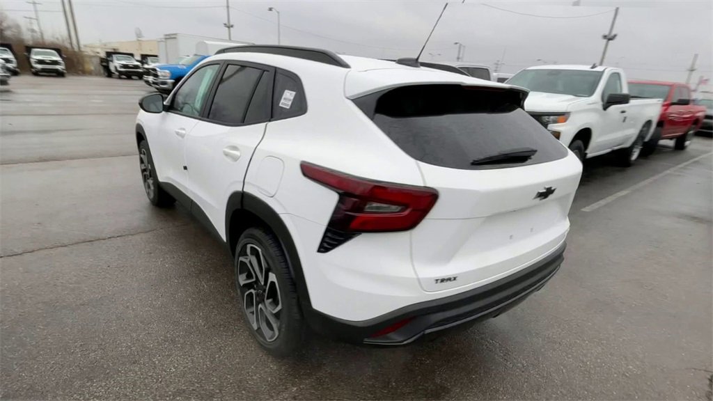 New 2026 Chevrolet Trax RS w/ Sunroof Package image 8