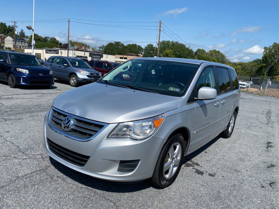 Used 2009 Volkswagen Routan SEL image 1