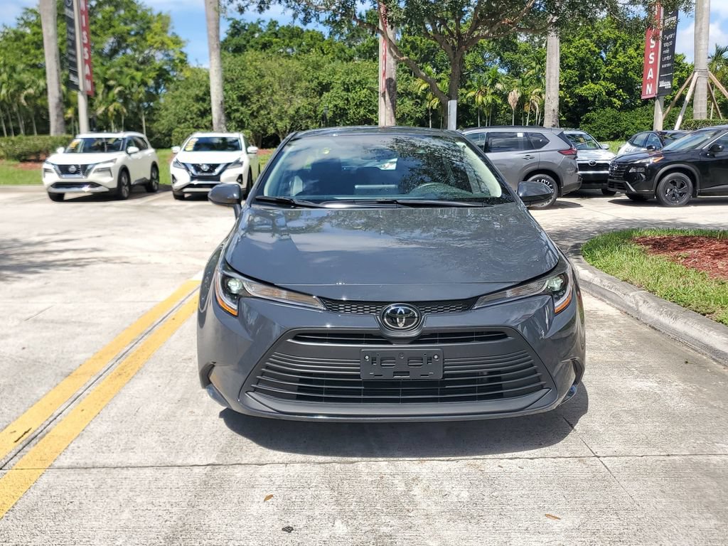 Used 2025 Toyota Corolla LE FWD image 2