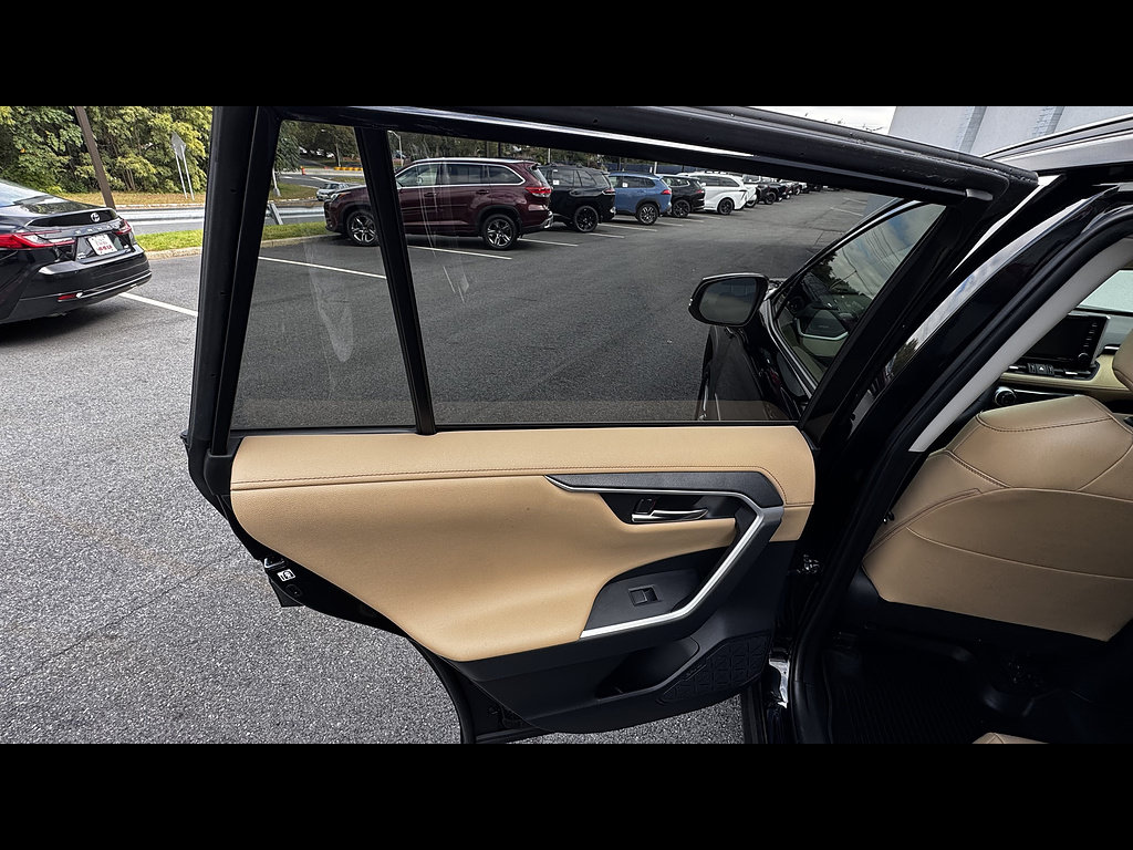 Used 2019 Toyota RAV4 Limited w/ Carpet Mat Package AWD/4WD image 24
