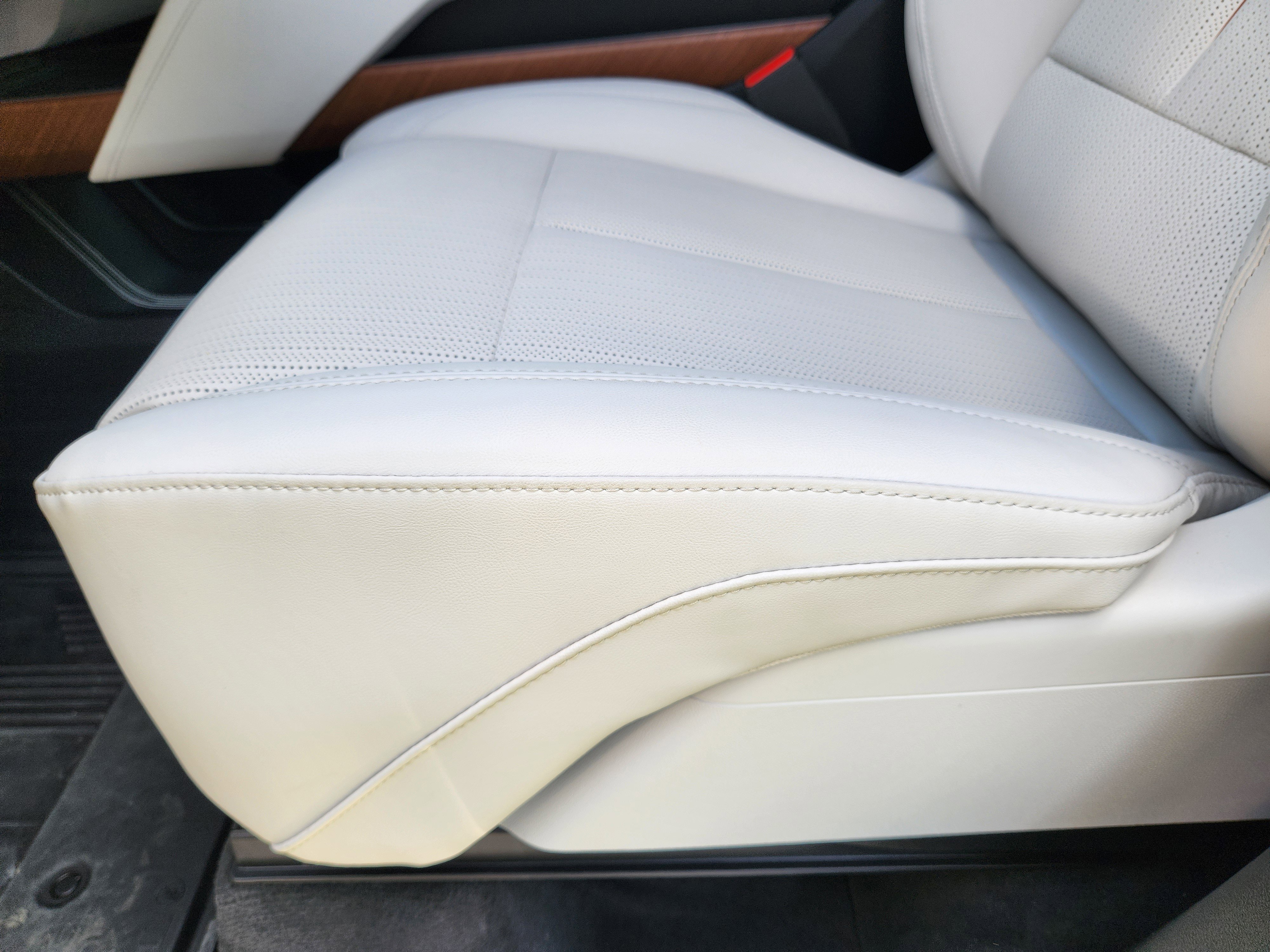 New 2026 Cadillac Vistiq Sport w/ LPO, Floor Liner Package image 18