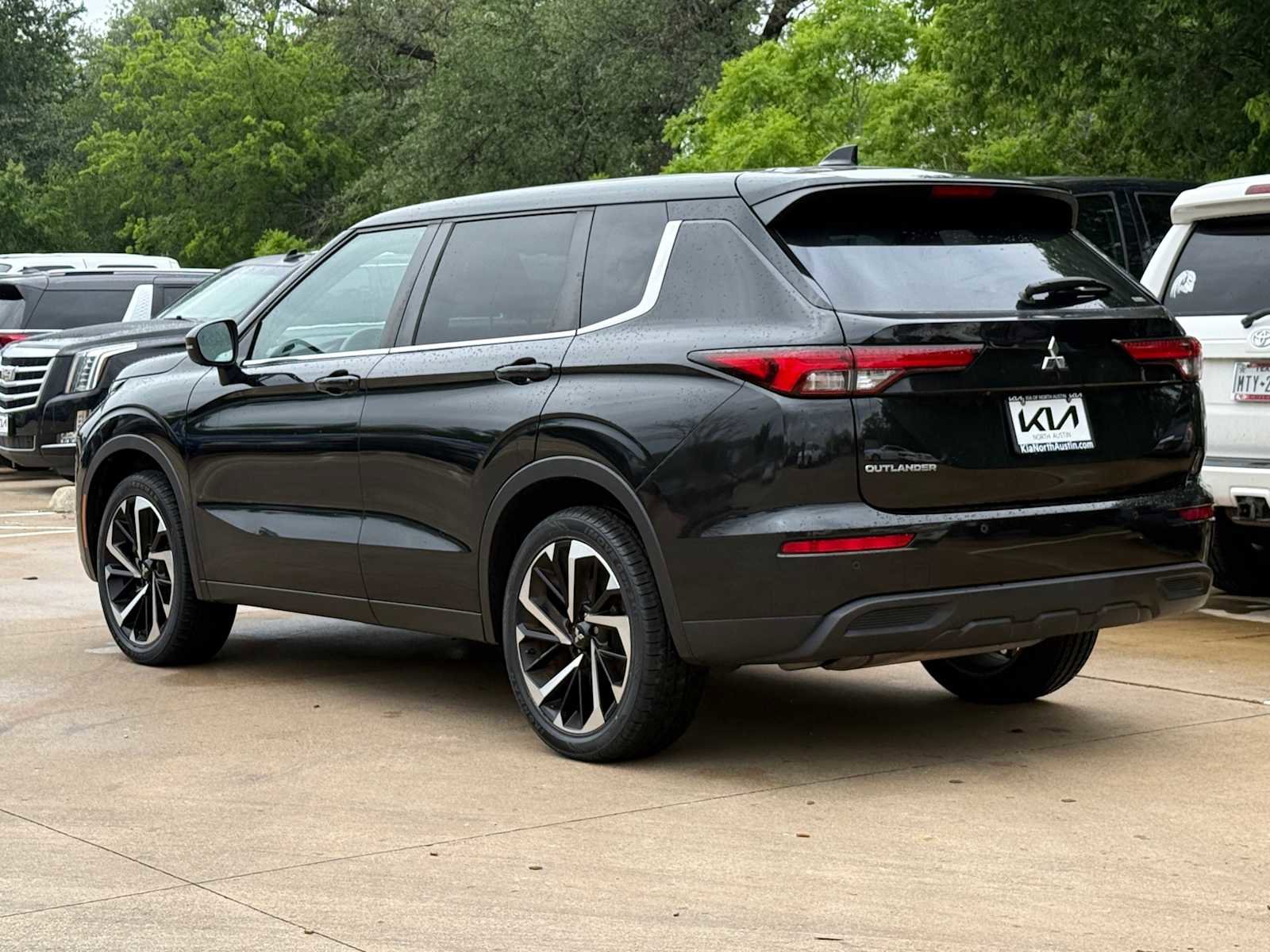 Used 2022 Mitsubishi Outlander ES image 5