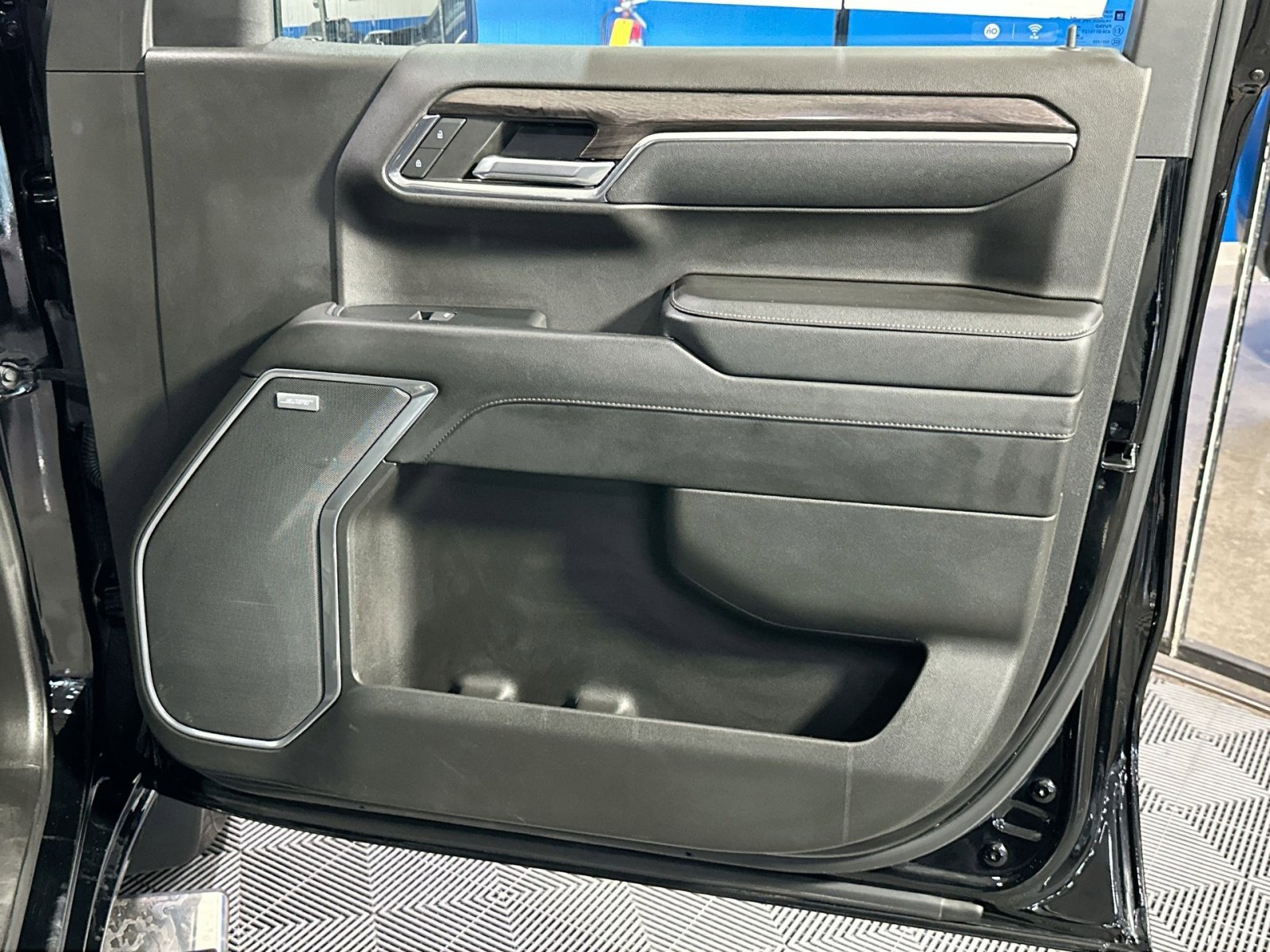 Used 2023 Chevrolet Silverado 1500 LTZ image 34