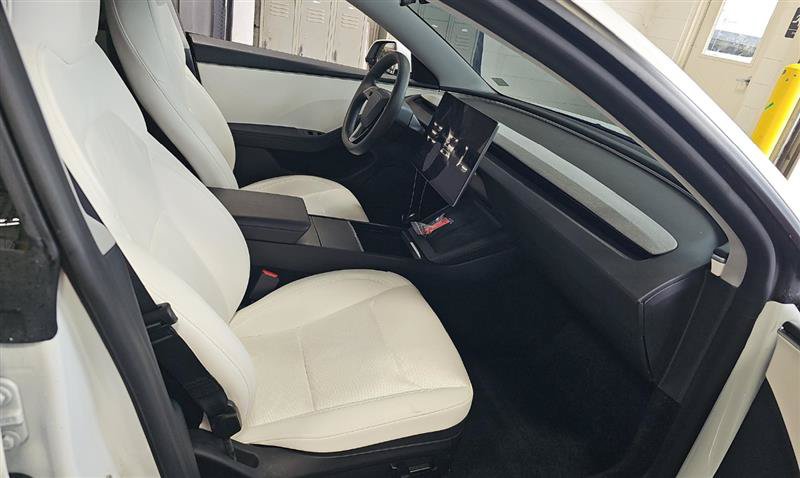 Used 2024 Tesla Model 3 Standard Range RWD image 5