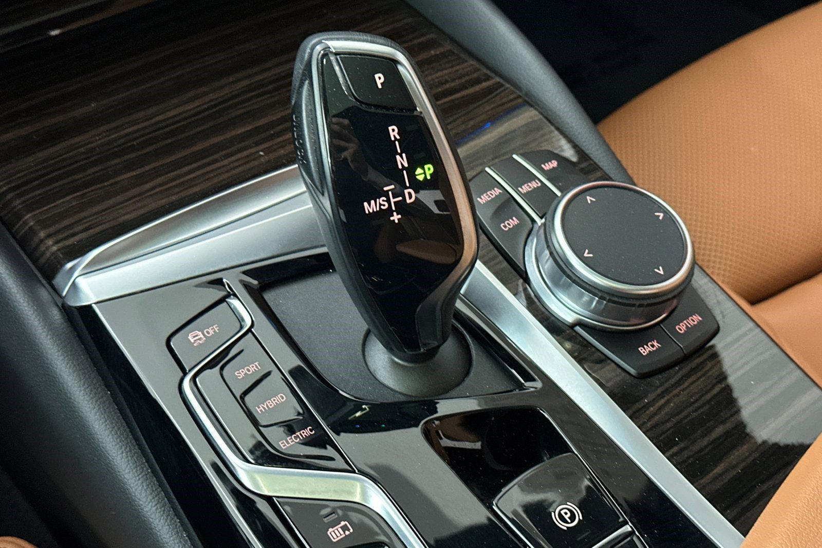 Certified 2023 BMW 530e w/ Convenience Package image 17