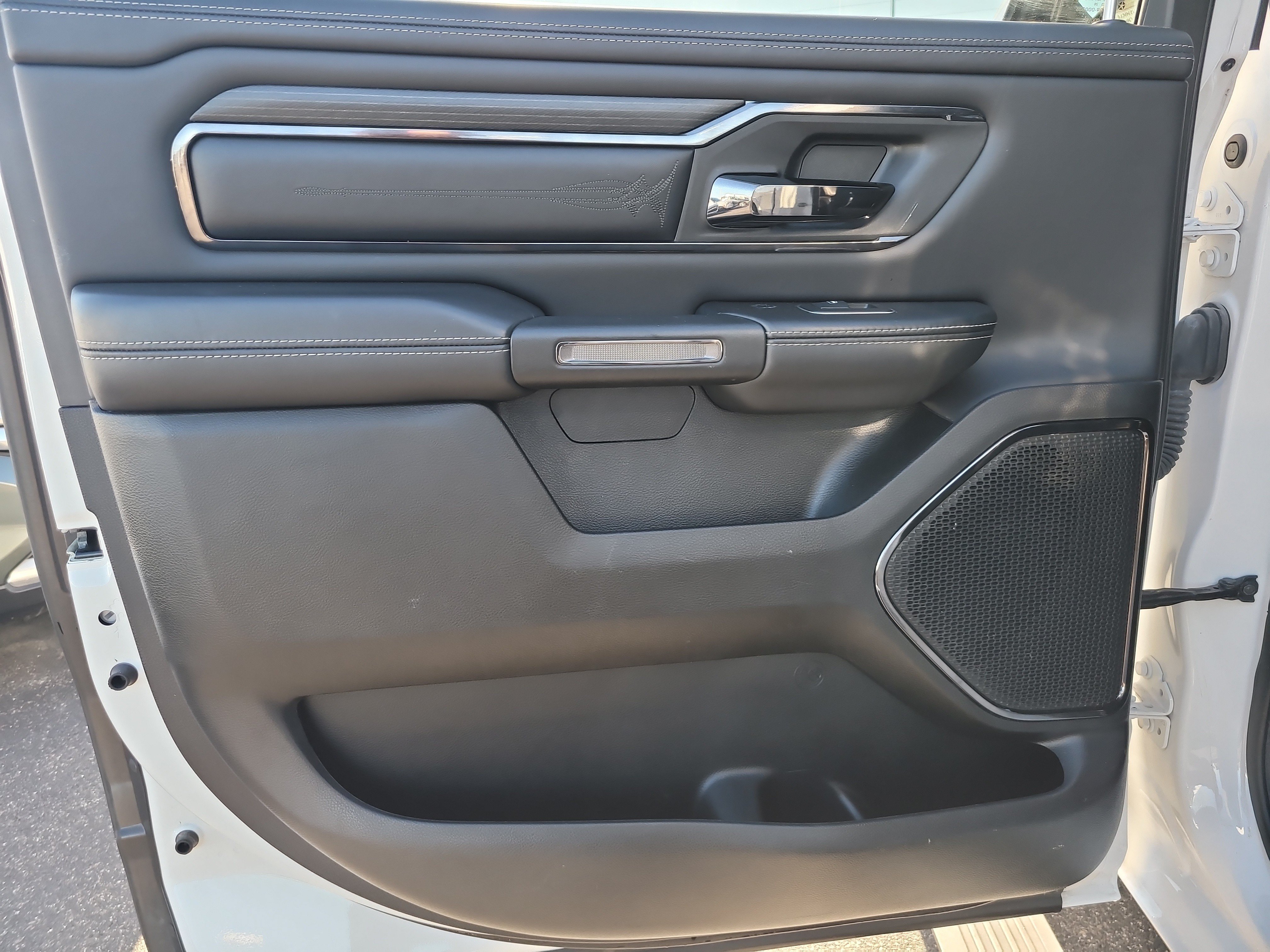 Used 2022 RAM 1500 Limited w/ Body Color Bumper Group AWD/4WD image 11