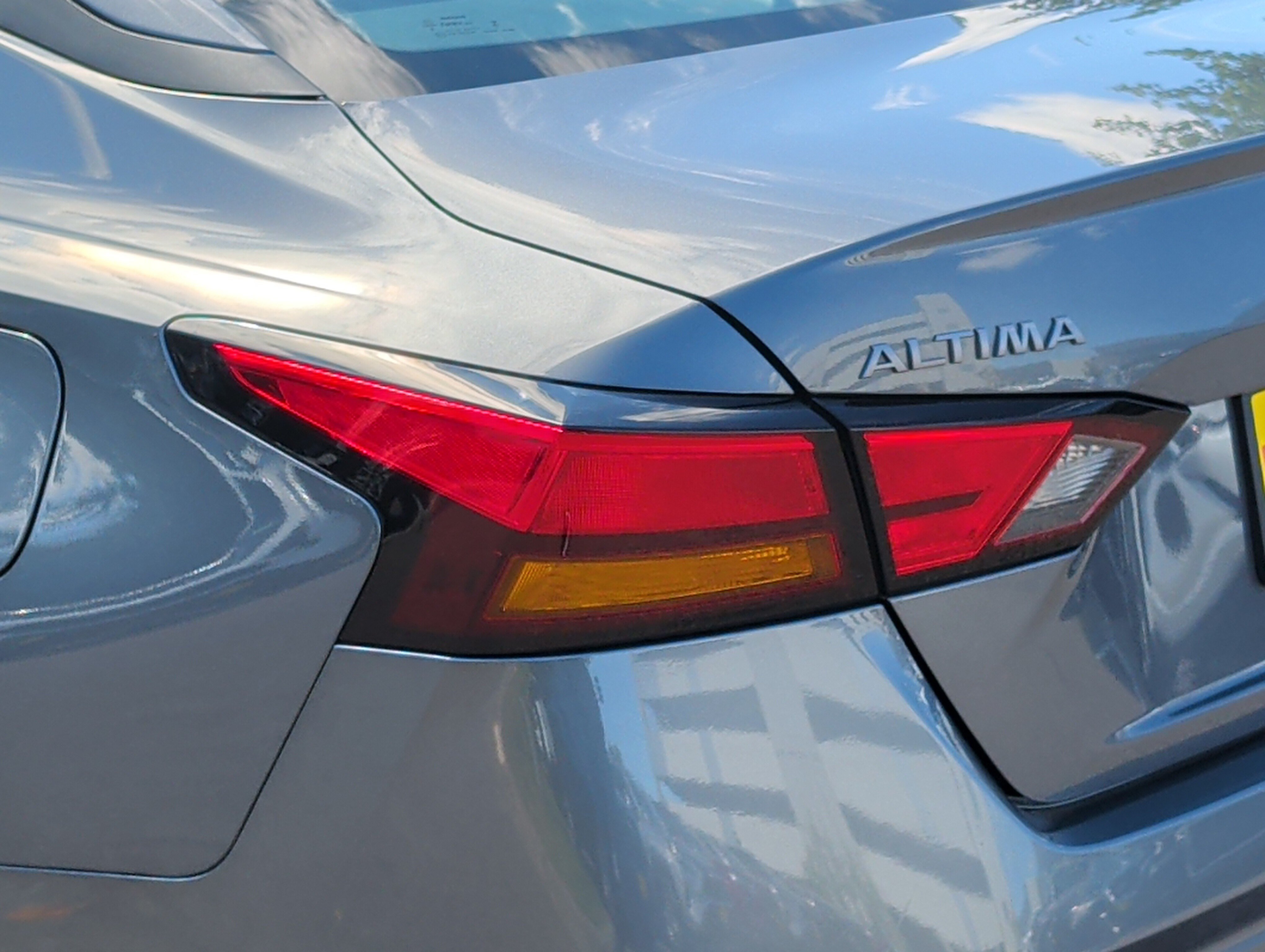 Used 2025 Nissan Altima 2.5 SV FWD image 17