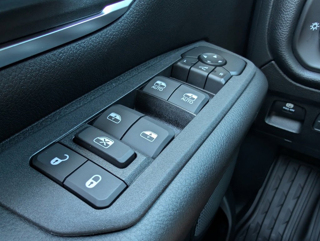 New 2026 RAM 1500 4x4 Crew Cab image 40