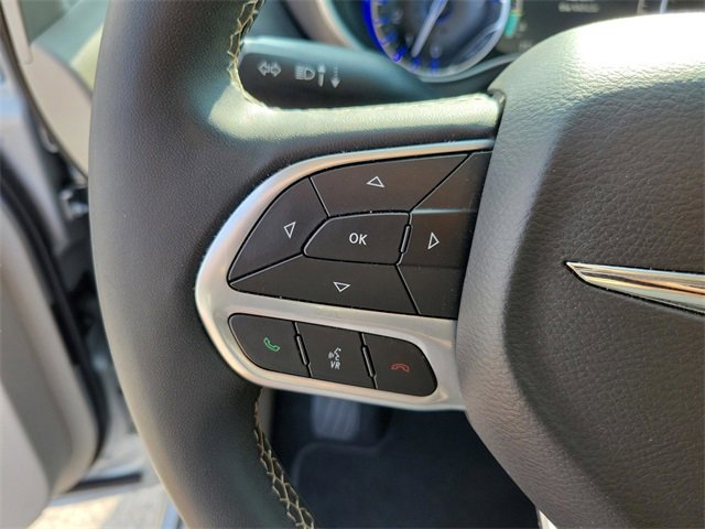 Used 2024 Chrysler Pacifica Touring-L image 18