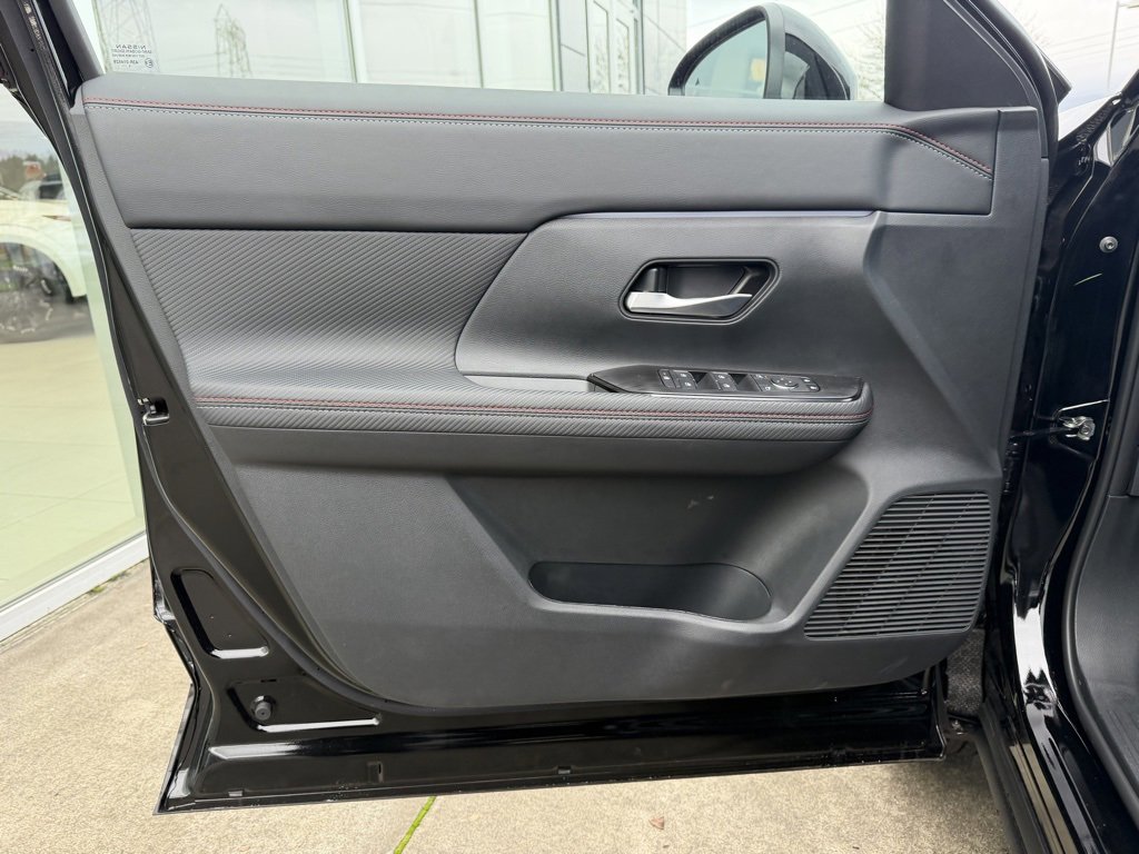 New 2026 Nissan Kicks SR w/ Cold Weather Package image 11