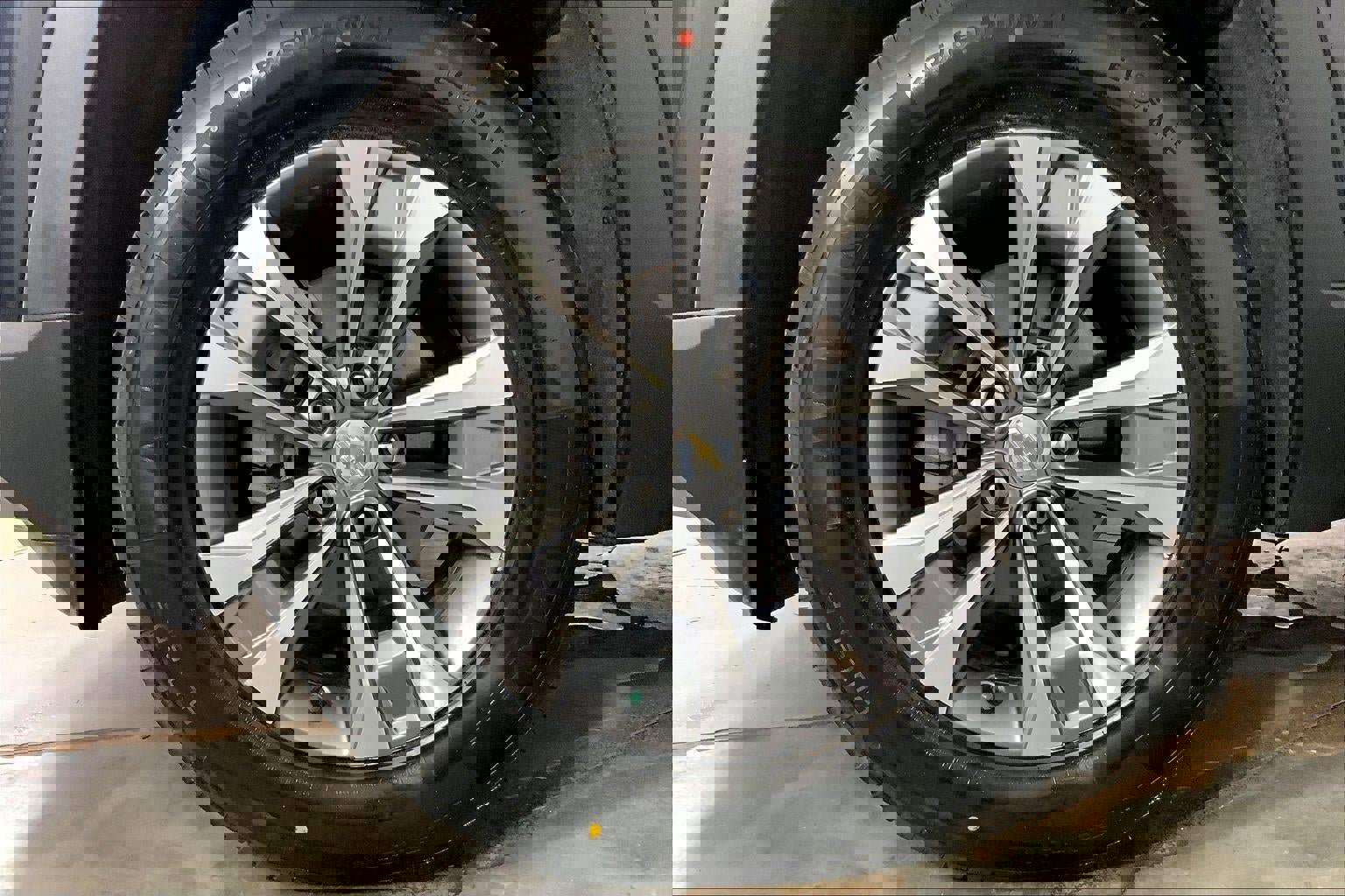 Used 2025 Chevrolet Equinox LT w/ Convenience Package II image 9