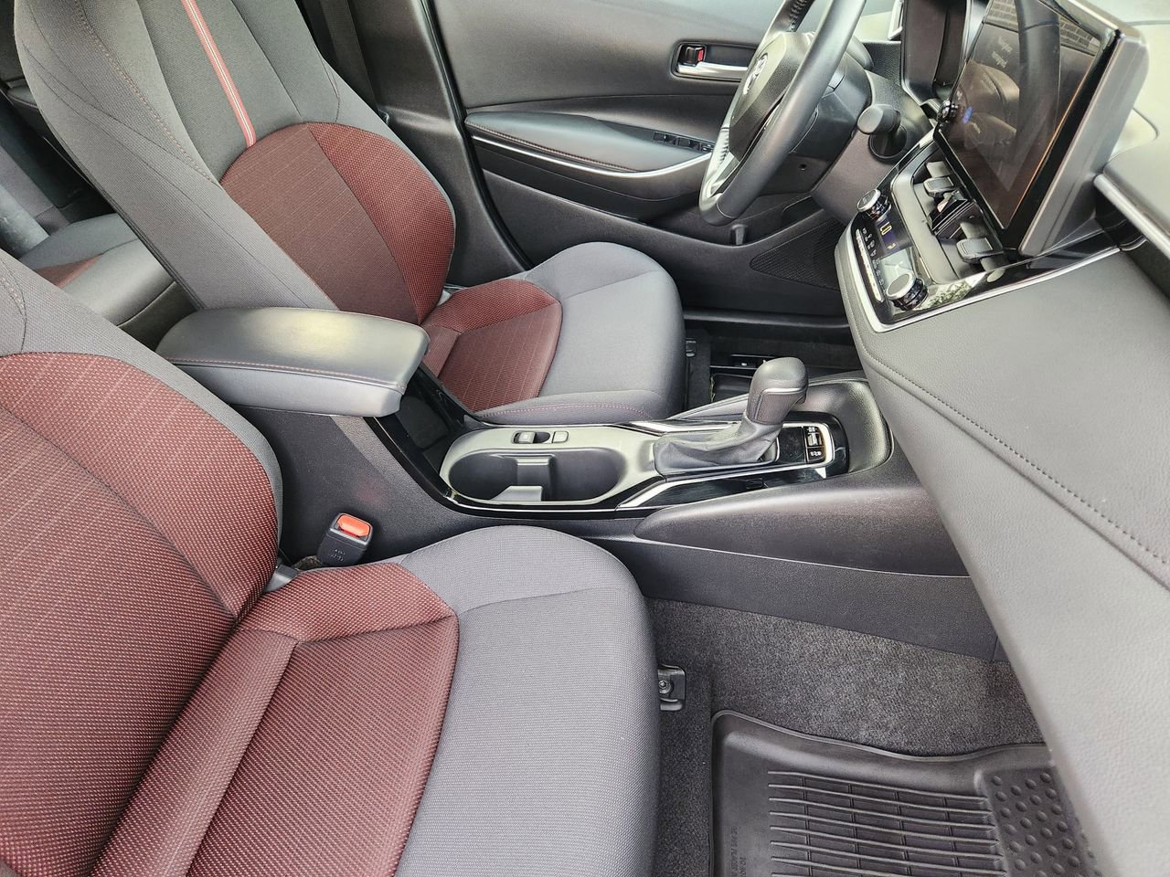 Used 2024 Toyota Corolla SE FWD image 13