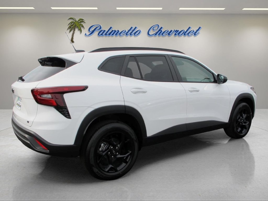 New 2026 Chevrolet Trax LT w/ Driver Confidence Package FWD image 3