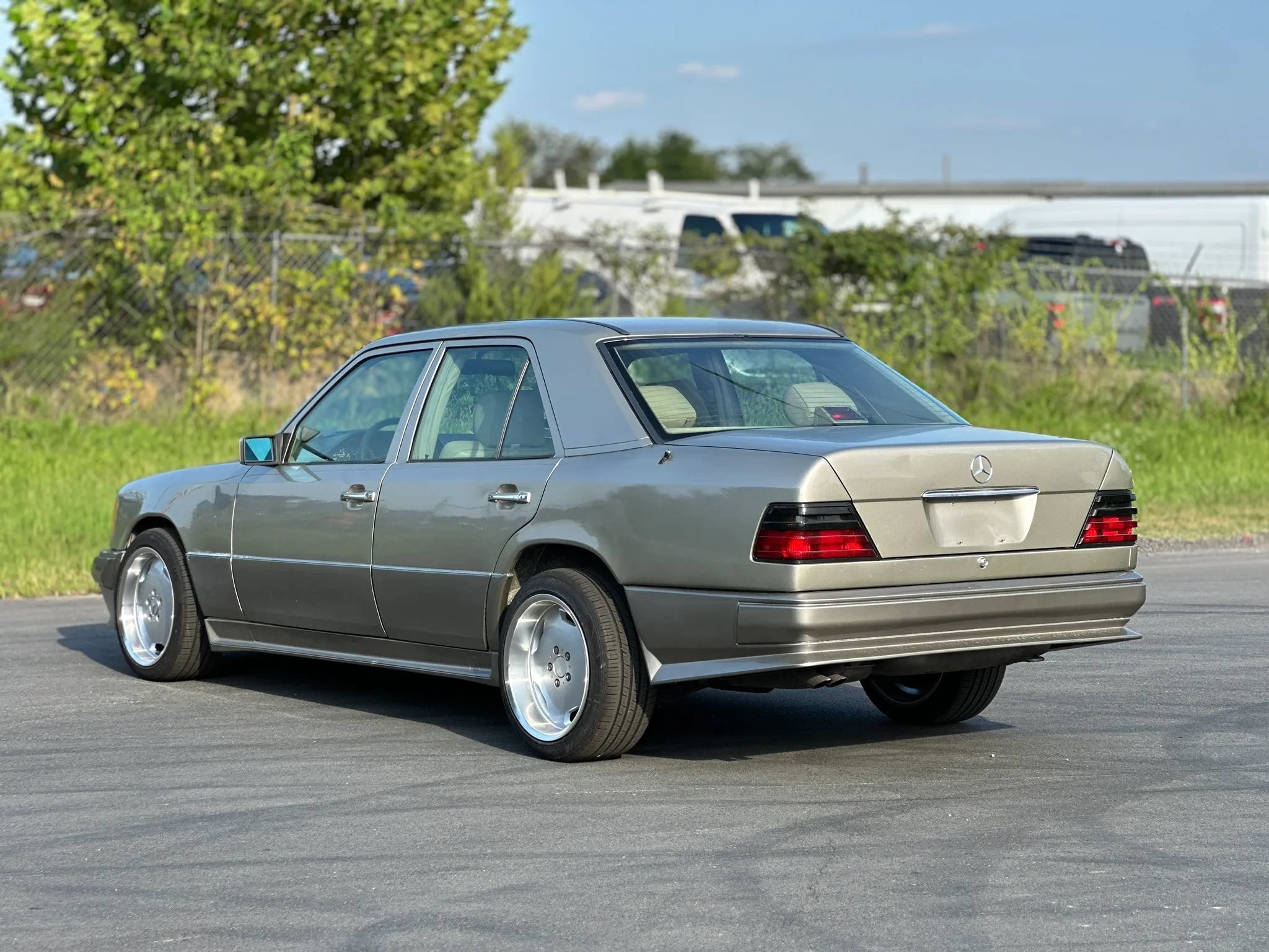 Used 1994 Mercedes-Benz E 320 Sedan image 46