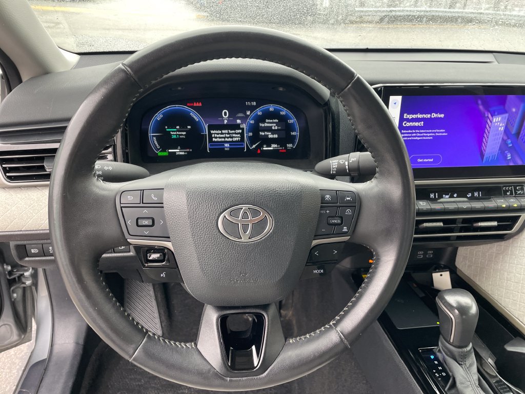 Used 2025 Toyota Camry XLE AWD/4WD image 16