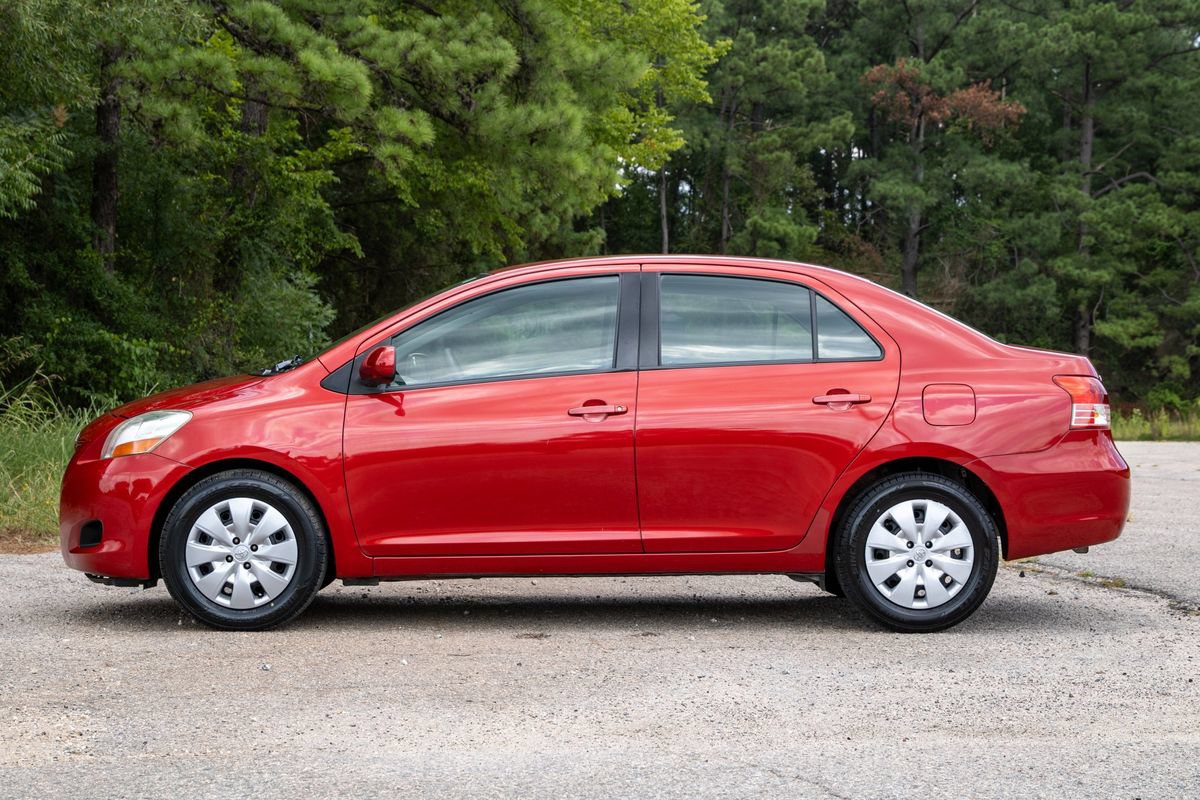 Used 2010 Toyota Yaris Sedan FWD image 9