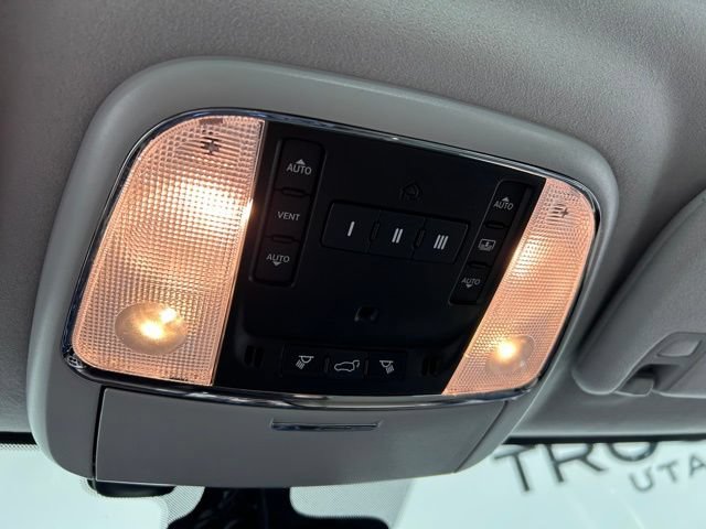 Used 2021 Jeep Grand Cherokee Summit AWD/4WD image 36