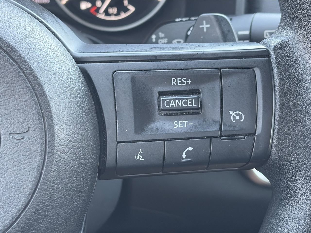 Used 2023 Nissan Rogue S image 22