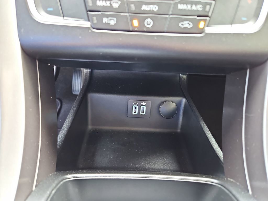 Used 2019 Ford Fusion SE FWD image 20