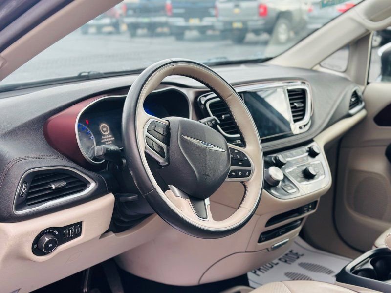 Used 2018 Chrysler Pacifica Limited w/ Advanced Safetytec Group image 13