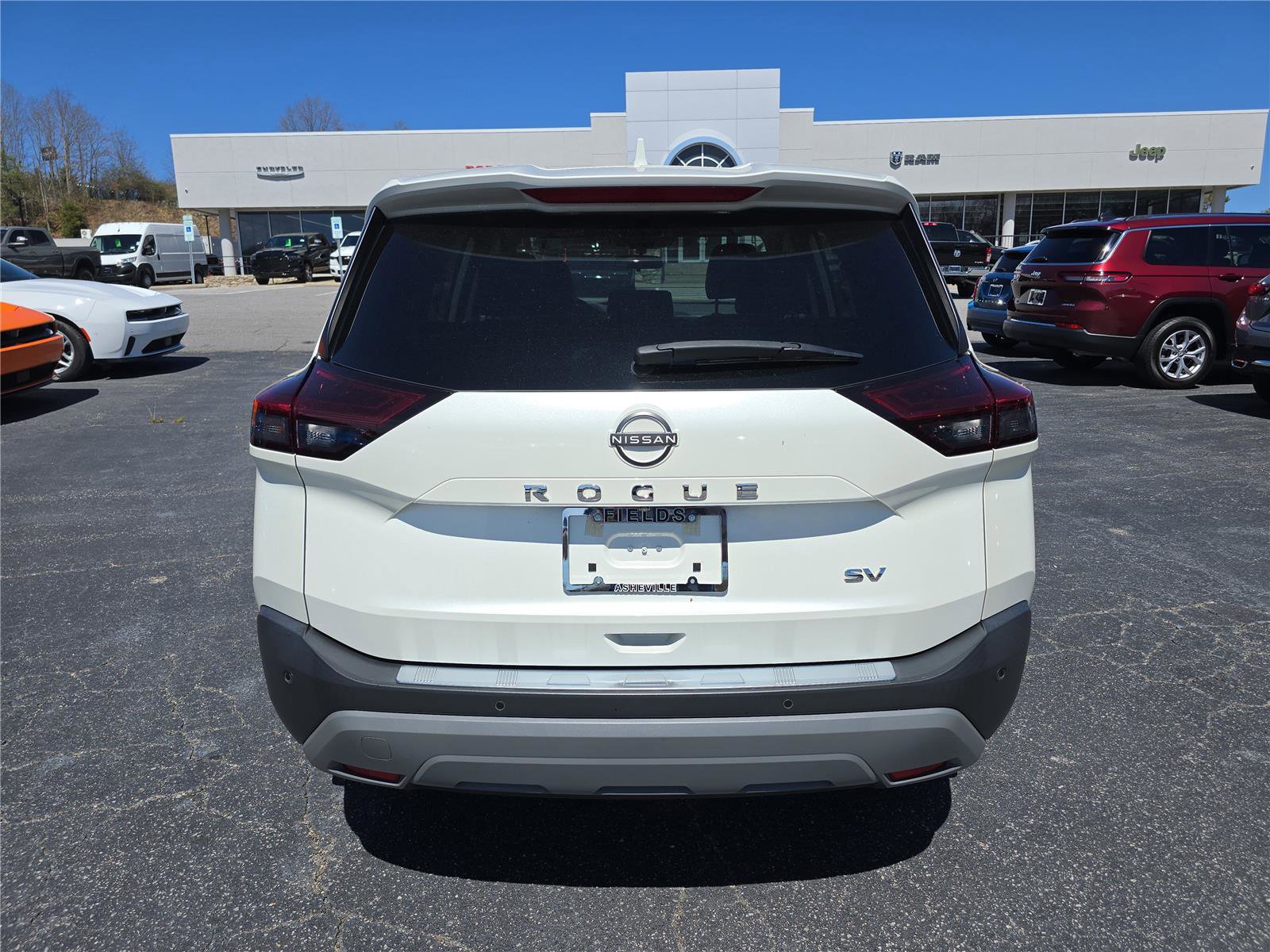 Used 2023 Nissan Rogue SV FWD image 4