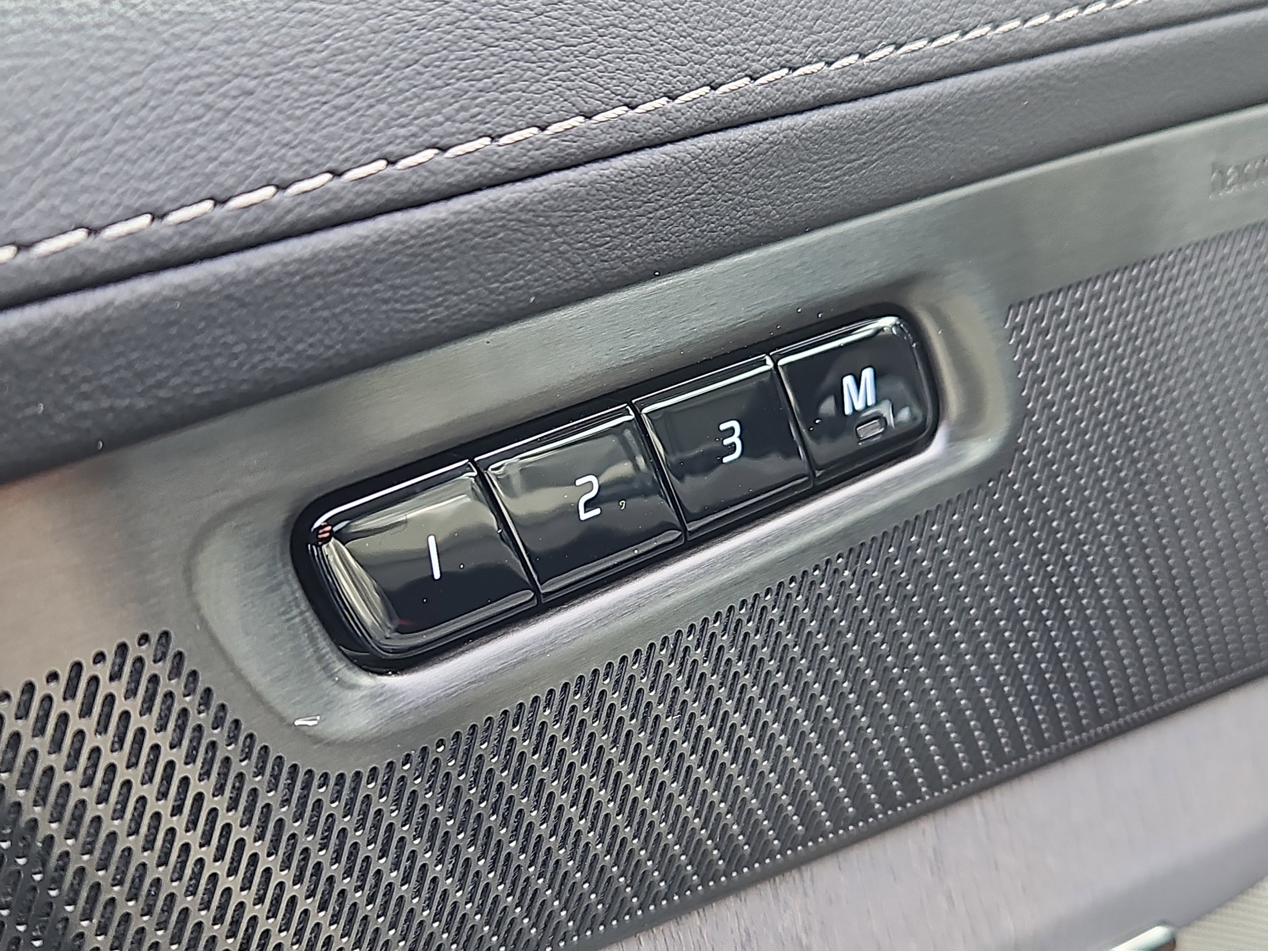 New 2026 Volvo XC90 T8 Ultra w/ Protection Package Premier image 10