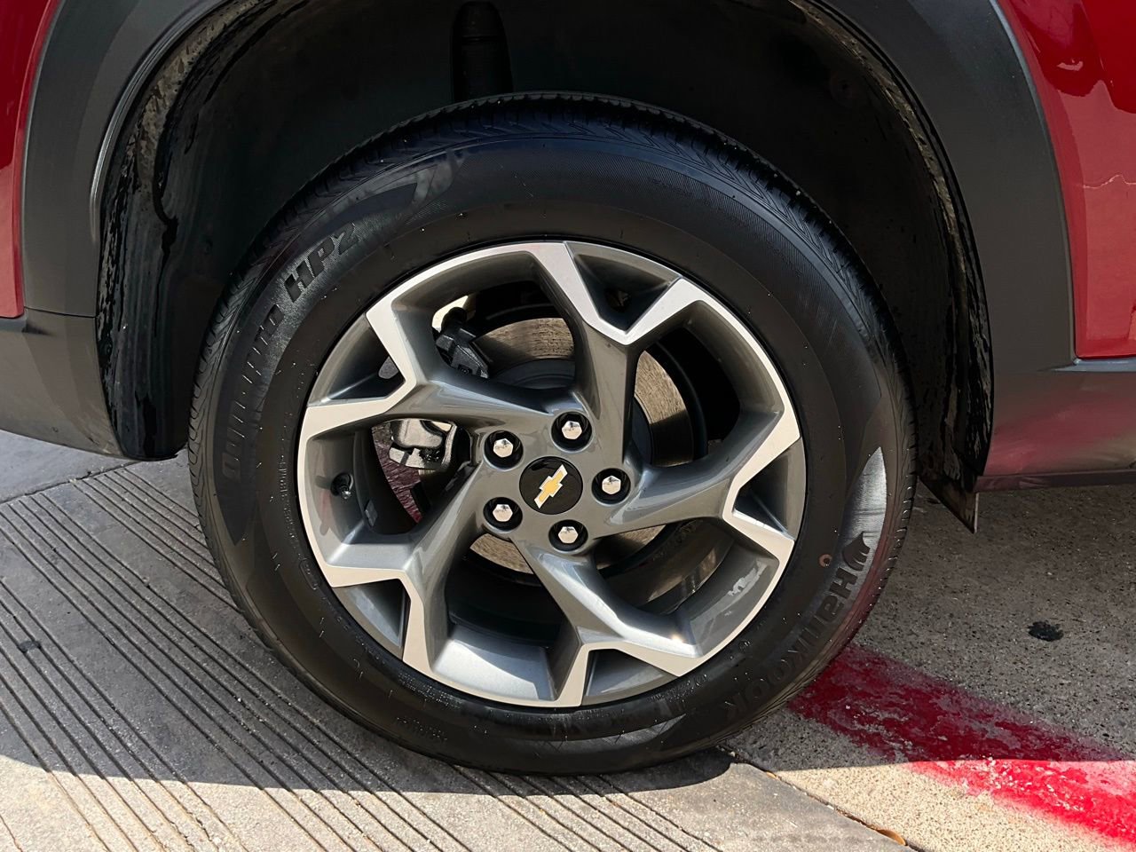 Used 2025 Chevrolet Trax LT image 9