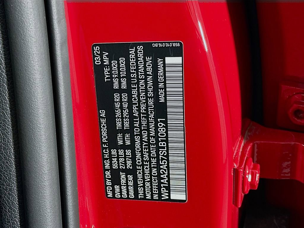 Certified 2025 Porsche Macan image 36