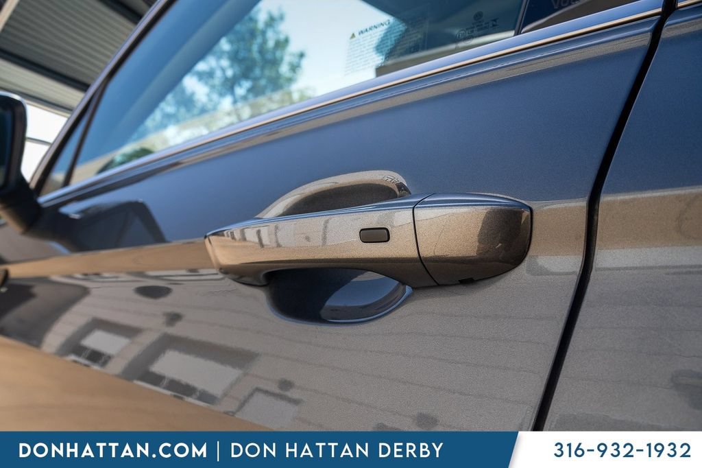 Used 2024 Volkswagen Tiguan SE AWD/4WD image 37