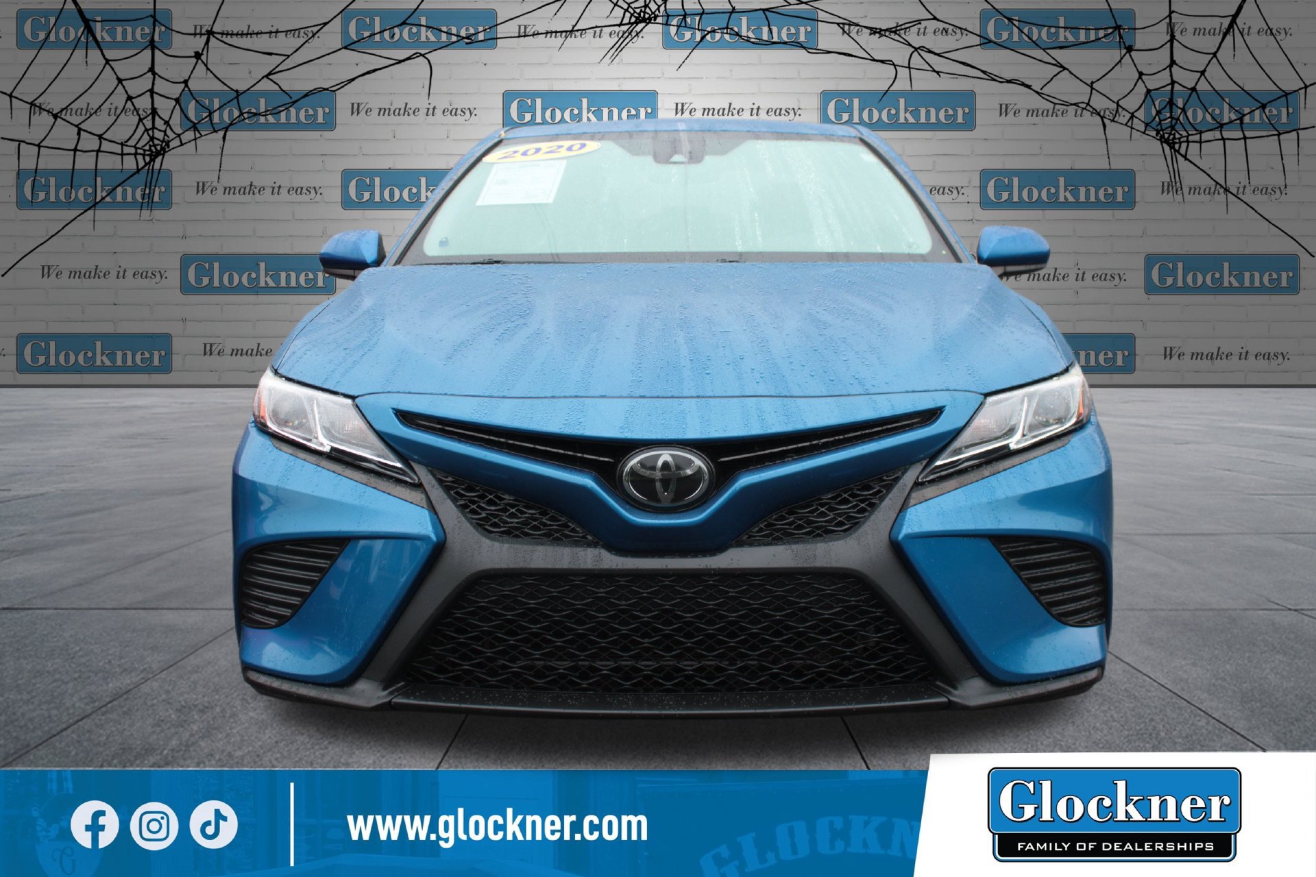 Used 2020 Toyota Camry SE FWD image 2