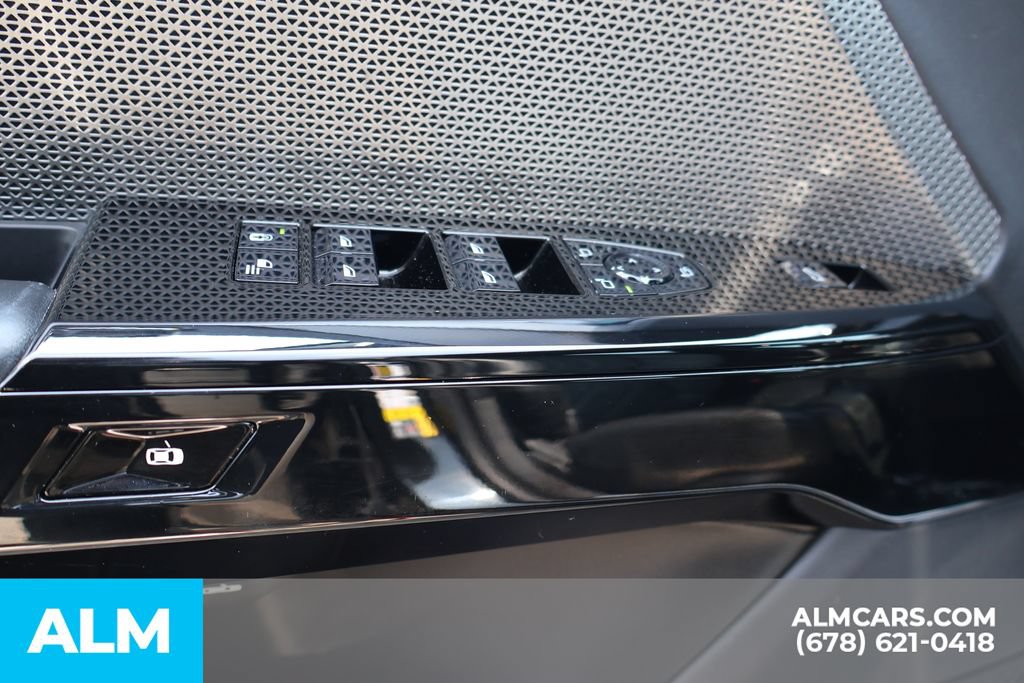 Used 2023 BMW i7 xDrive60 AWD/4WD image 16