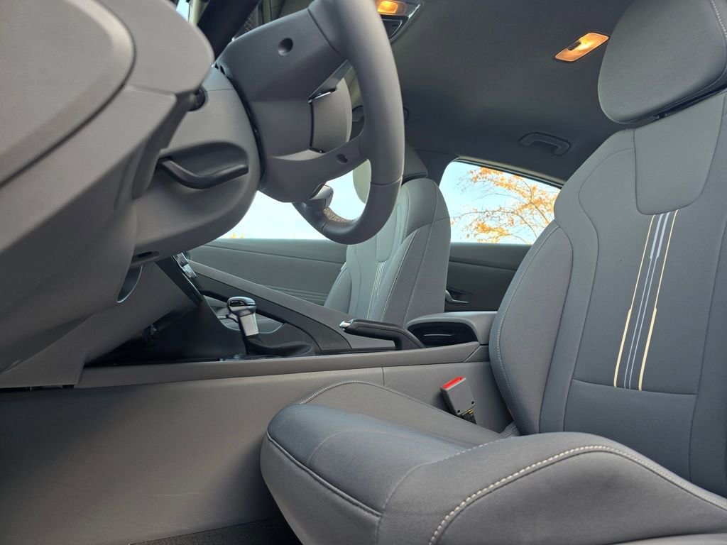 Used 2025 Hyundai Elantra Sport image 18
