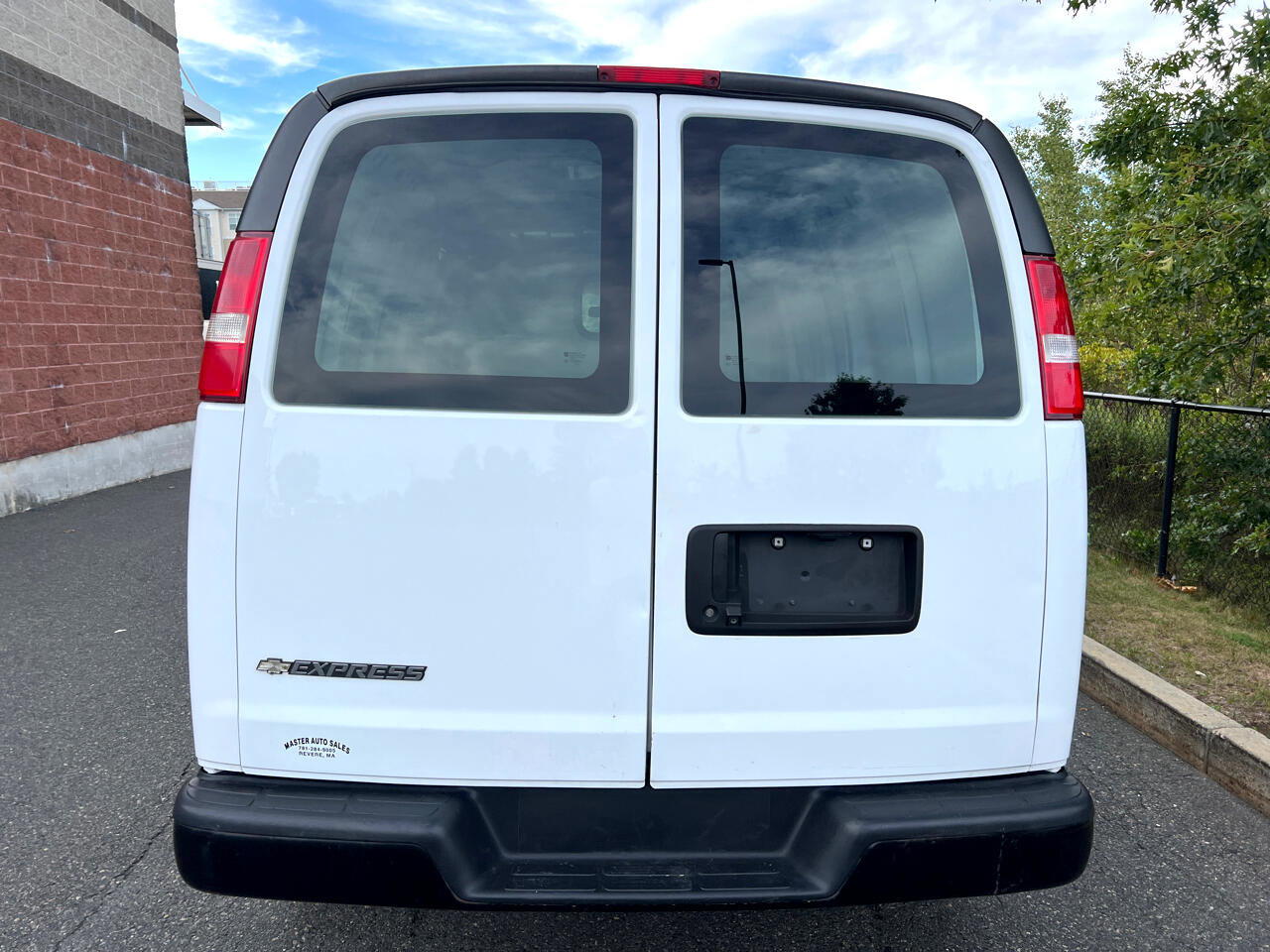 Used 2018 Chevrolet Express 2500 image 6