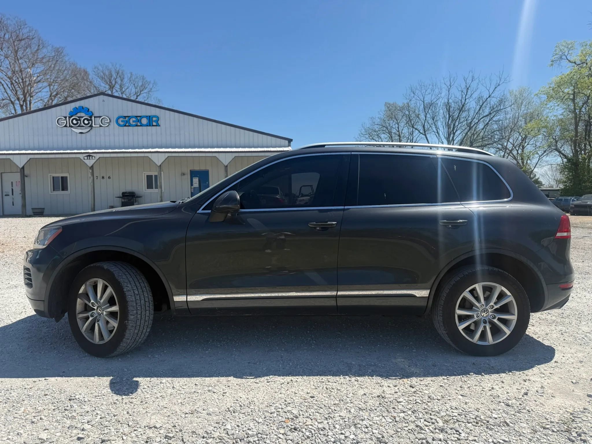 Used 2013 Volkswagen Touareg Sport AWD/4WD image 2