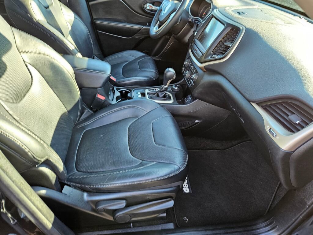 Used 2015 Jeep Cherokee Limited w/ Luxury Group image 19