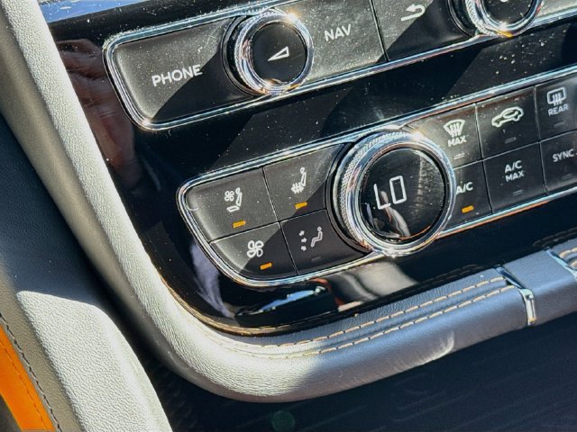 Used 2025 Bentley Bentayga AWD/4WD image 21