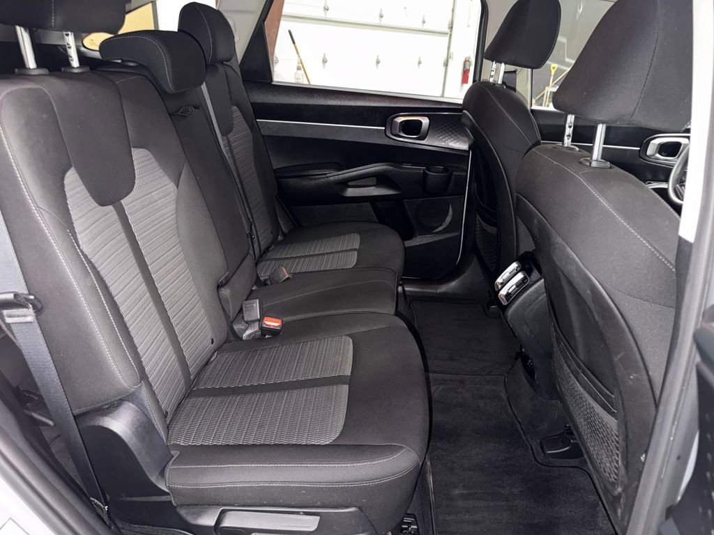 Used 2021 Kia Sorento LX FWD image 17