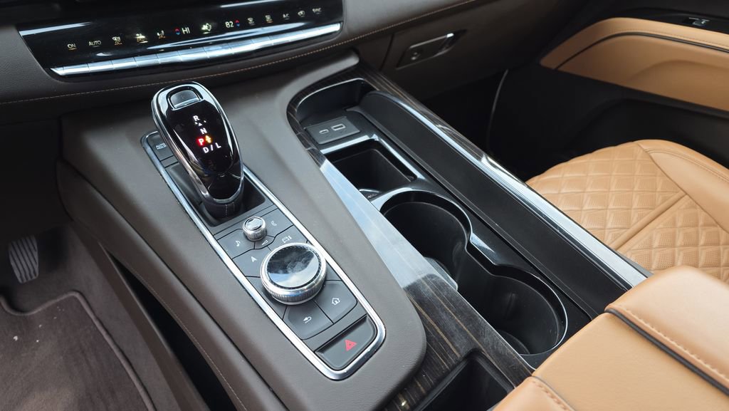 Used 2022 Cadillac Escalade ESV Premium Luxury image 41