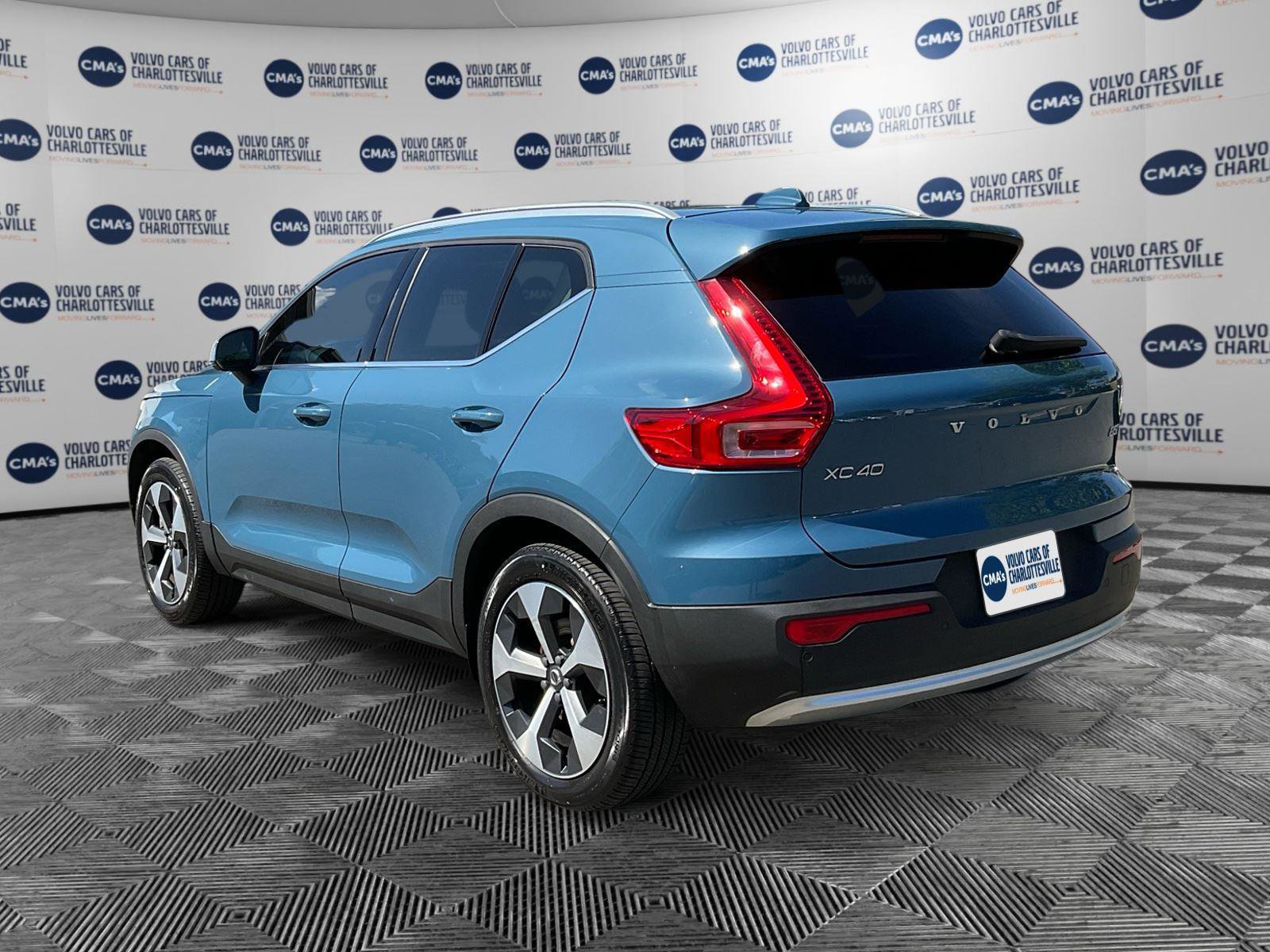 Certified 2023 Volvo XC40 B5 Plus AWD/4WD image 3