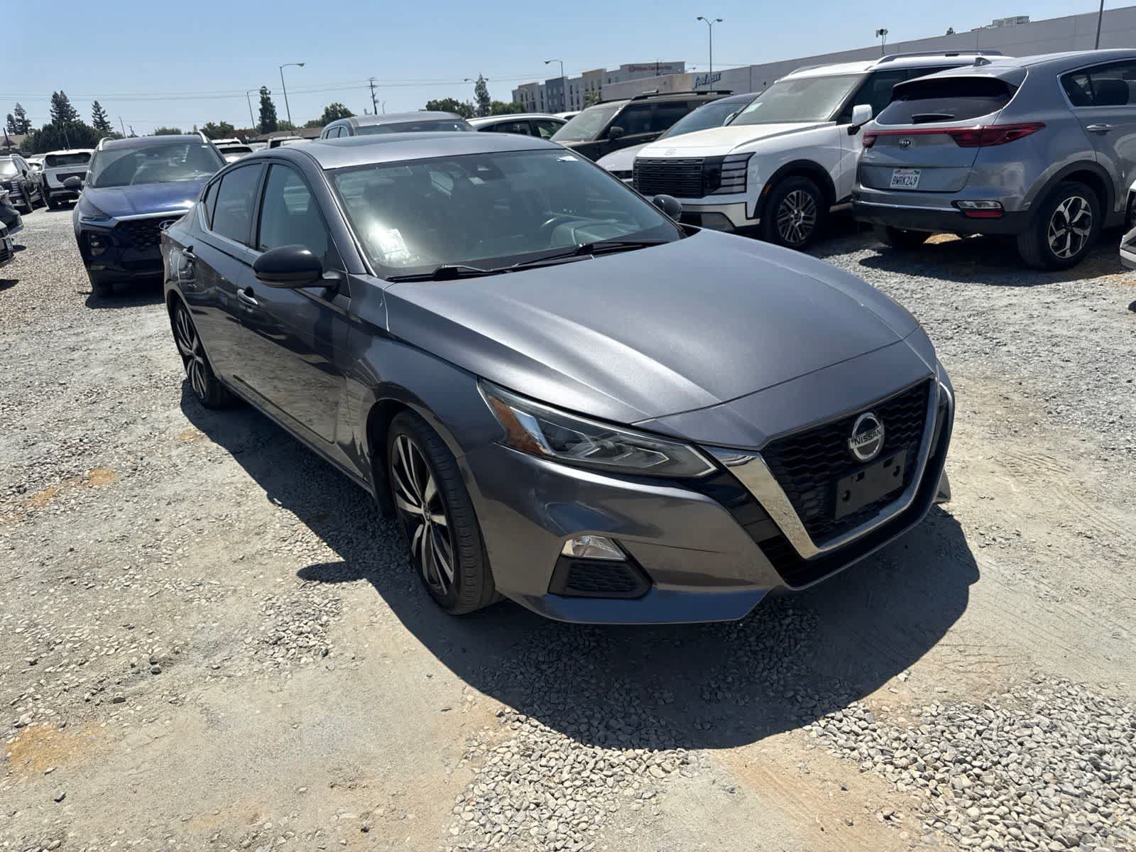 Used 2020 Nissan Altima 2.5 SR w/ Premium Package FWD image 4