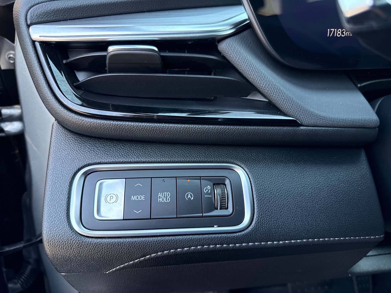 Used 2025 Buick Enclave Preferred image 25