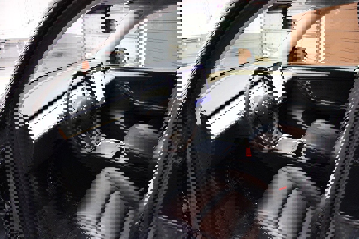 Used 2023 Tesla Model Y Long Range image 19