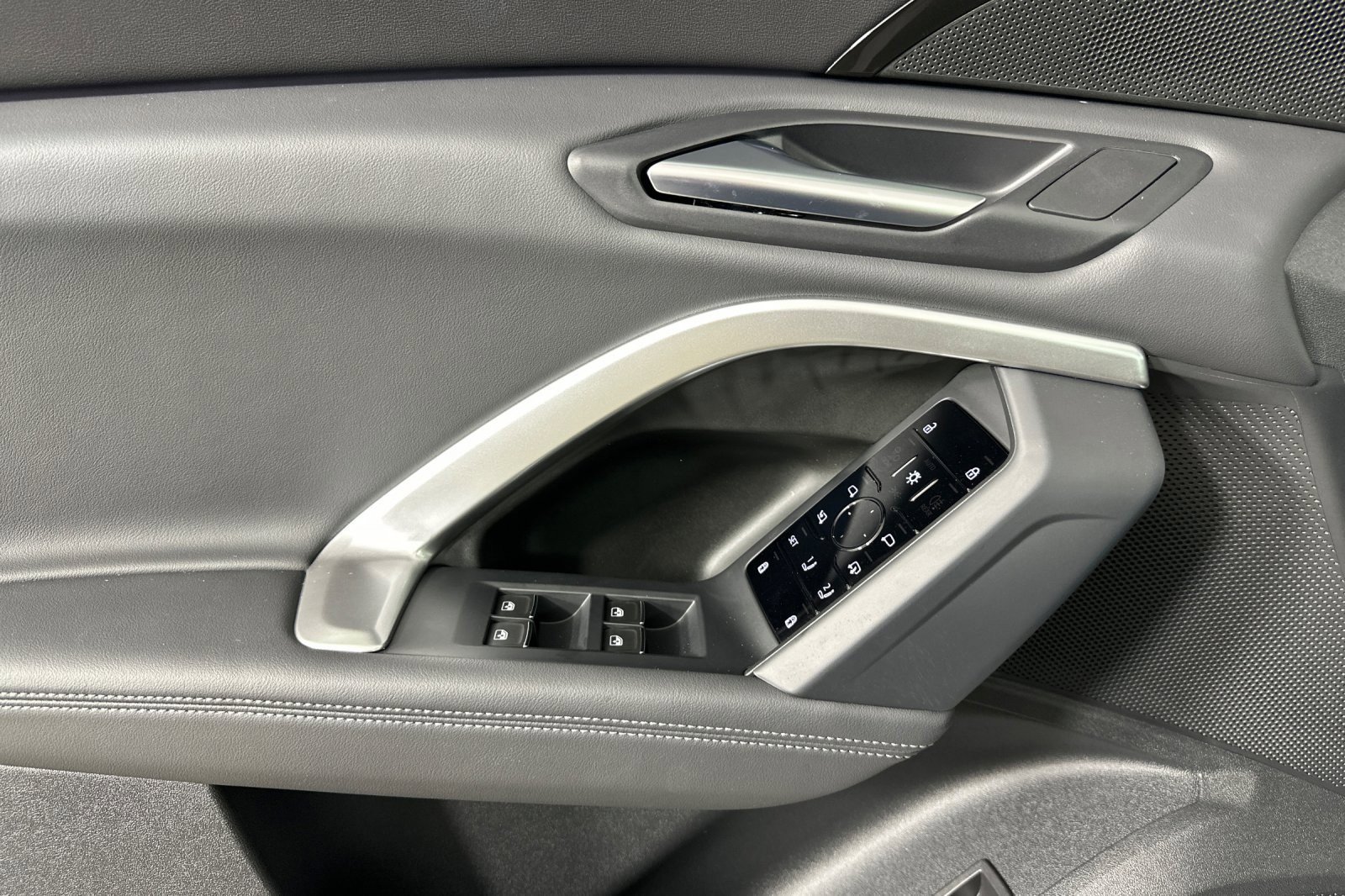 Used 2025 Audi Q5 Premium w/ Convenience Package image 10