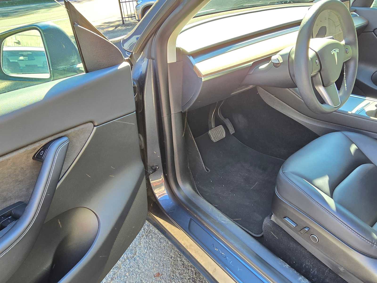 Used 2021 Tesla Model Y Long Range AWD/4WD image 19