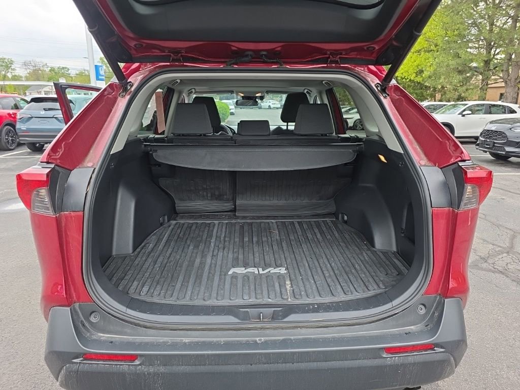 Used 2021 Toyota RAV4 XLE w/ Convenience Package AWD/4WD image 26