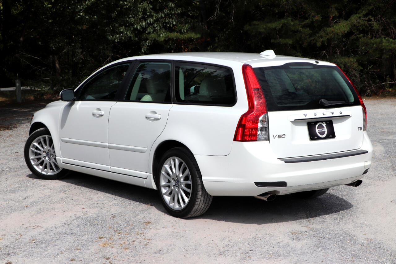 Used 2011 Volvo V50 T5 image 28
