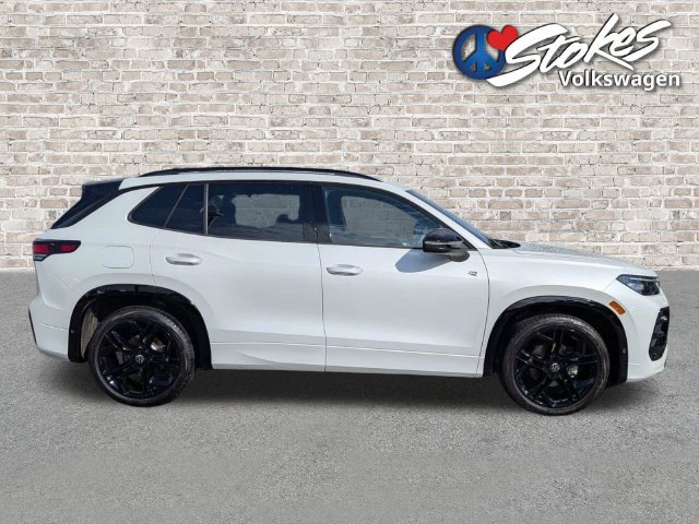Certified 2025 Volkswagen Tiguan SE R-Line FWD image 3