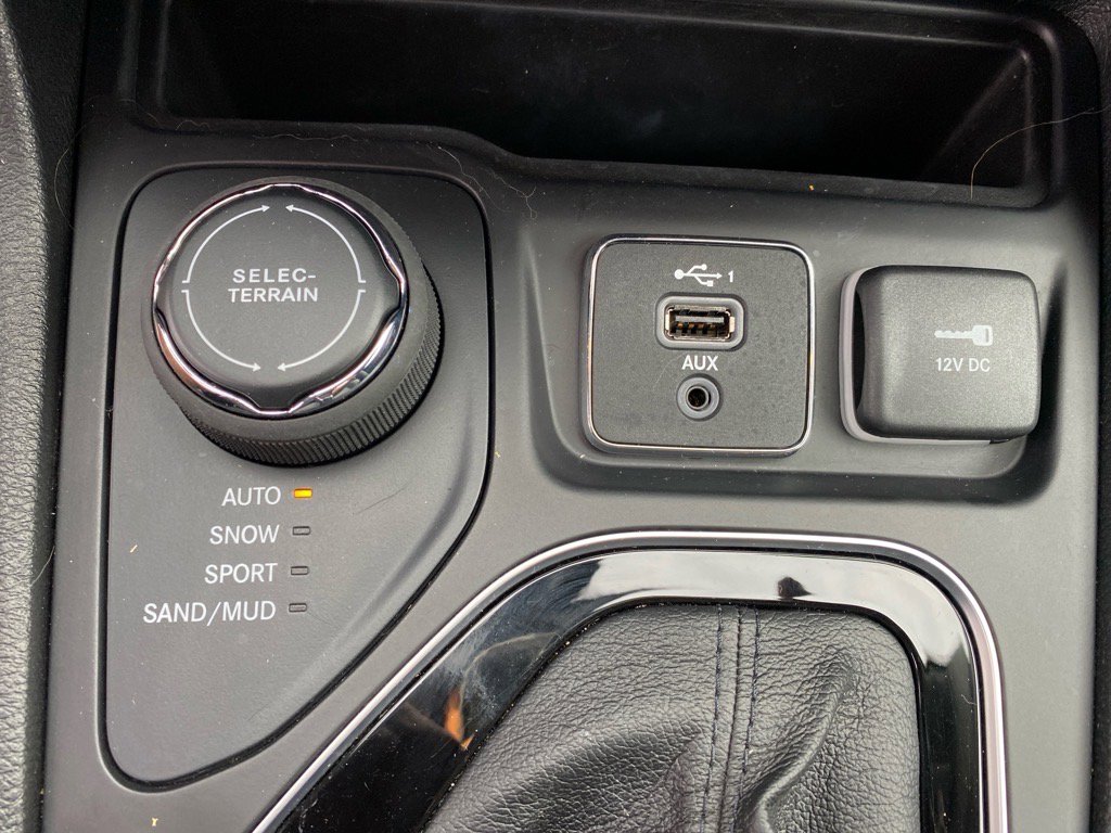 Used 2022 Jeep Cherokee Limited w/ Mopar Interior Package image 13