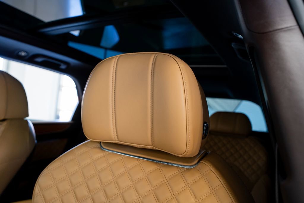 Used 2021 Bentley Bentayga image 38